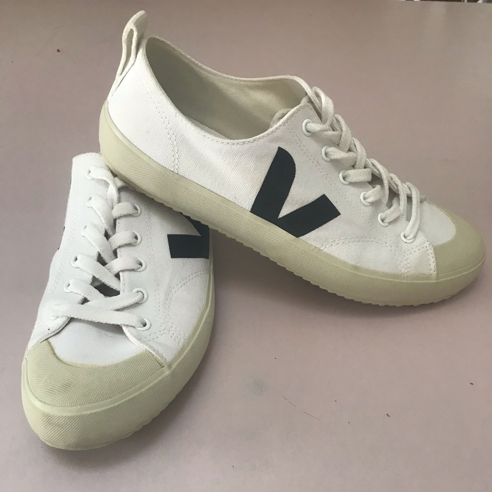 Veja men’s sneakers size 8.